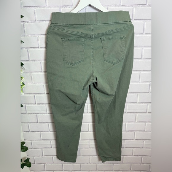 Nine West women "Heidi" Pull-On Crop Pants olive green - Size 12 - Picture 8 of 8